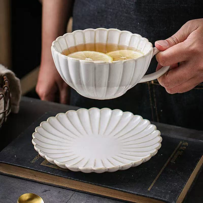 RETRO   CERAMIC   SAUCER   SET
